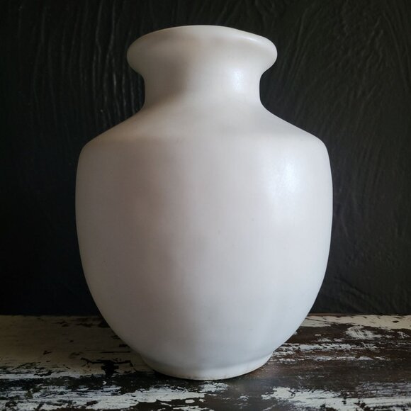 Artist Signed Studio Pottery Vase With Fish Design White Handmade Unique Vase - Picture 4 of 8